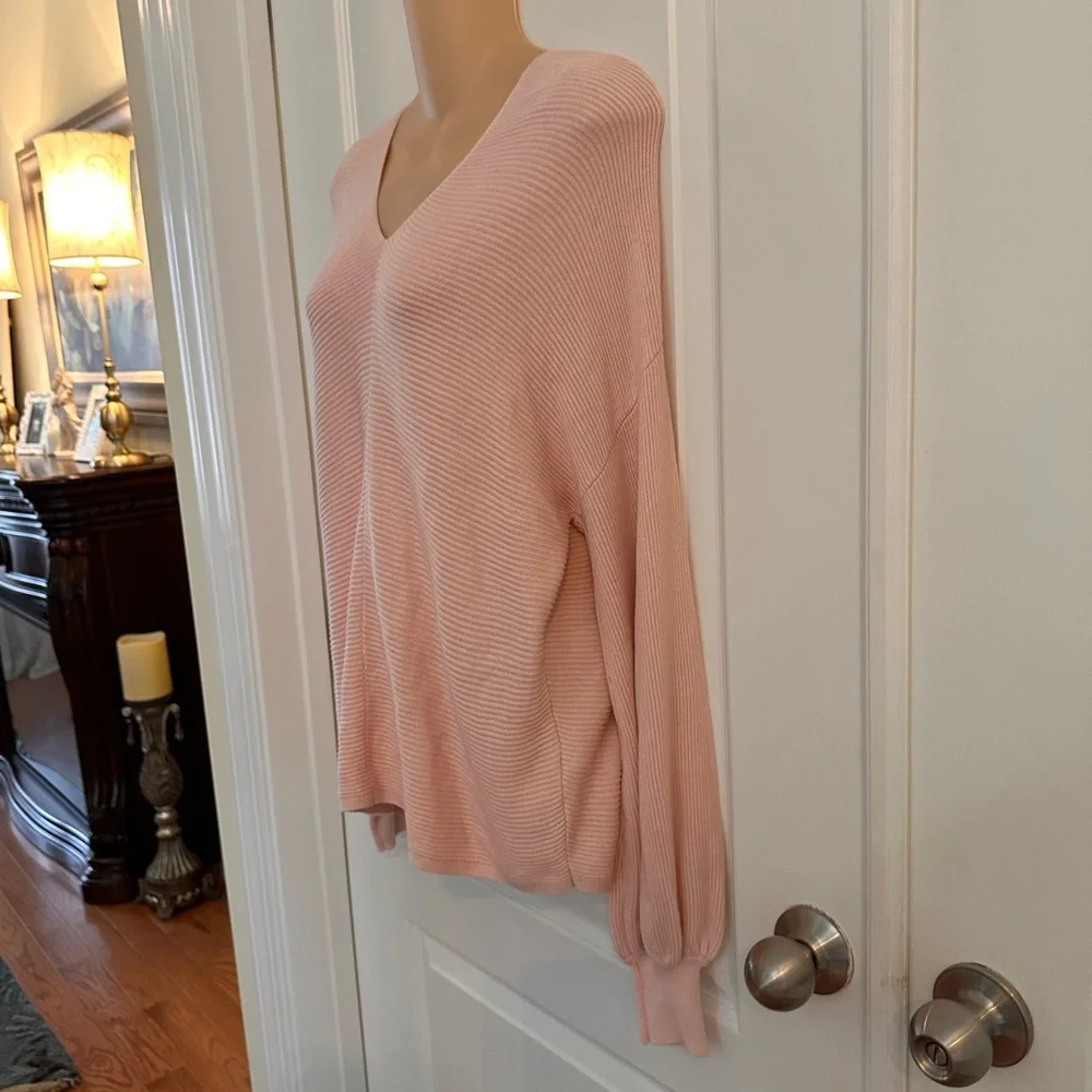 1. State NWT Blouson V‎ Neck Puff Sleeve Sweater